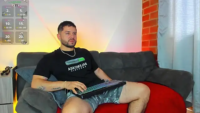 Snapshot of TomSloam chatting on 10/15/25, 12:57 TomSloam online show from 10/15/25, 12:57