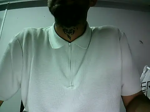 Snapshot of krerem chatting on 10/13/25, 02:40 krerem online show from 10/13/25, 02:40