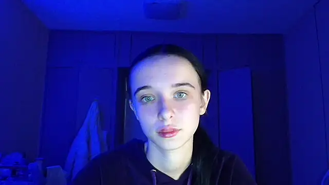 Emilia Light online show from 11/12/25, 07:40