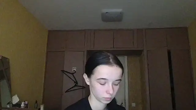 Snapshot of Emilia_Light chatting on 10/15/25, 09:06 Emilia Light online show from 10/15/25, 09:06