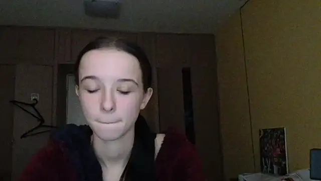 Snapshot of Emilia_Light chatting on 10/08/25, 05:53 Emilia Light online show from 10/08/25, 05:53