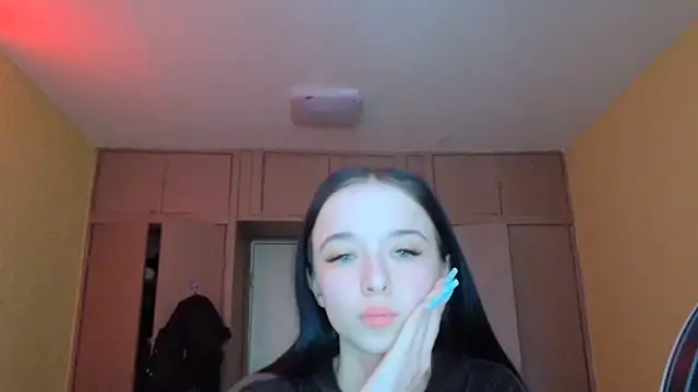 Emilia Light online show from 04/17/26, 06:38