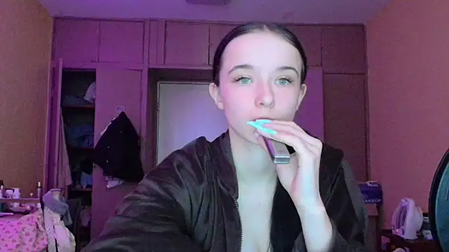 Emilia Light online show from 04/06/26, 06:25