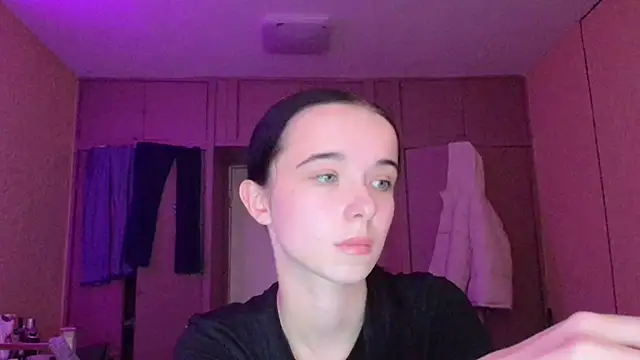 Emilia Light online show from 12/18/25, 09:25