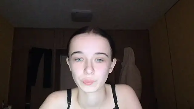 Emilia Light online show from 12/20/25, 09:45