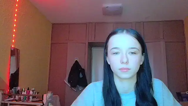 Emilia Light online show from 04/15/26, 05:46