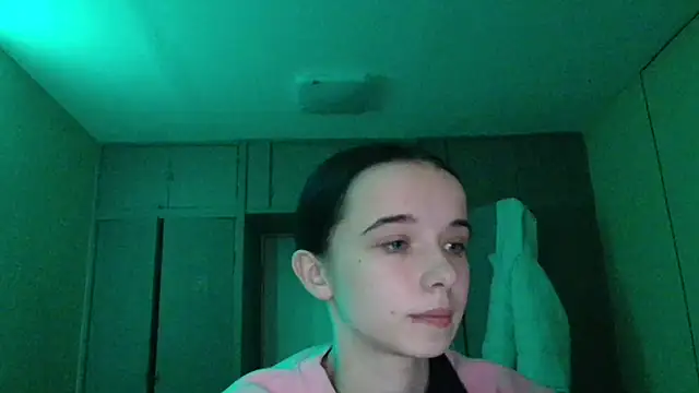 Emilia Light online show from 12/04/25, 07:51