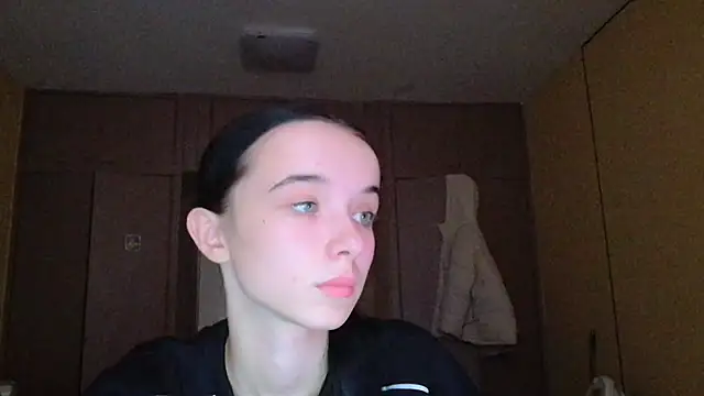 Emilia Light online show from 11/28/25, 09:09