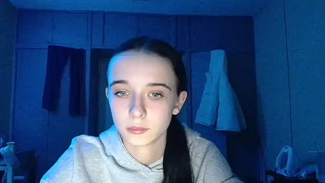 Emilia Light online show from 12/20/25, 09:50