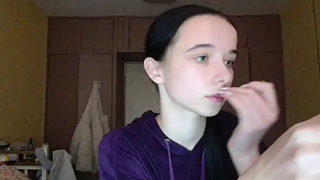 Emilia Light online show from 11/13/25, 07:45