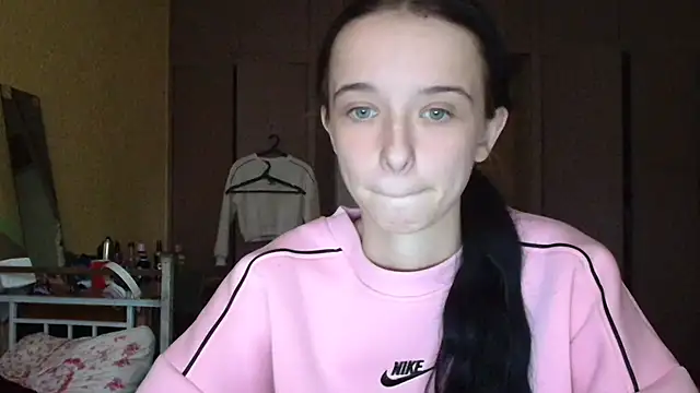 Snapshot of Emilia_Light chatting on 10/07/25, 06:14 Emilia Light online show from 10/07/25, 06:14