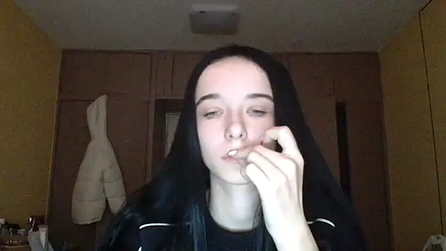 Emilia Light online show from 11/04/25, 06:50