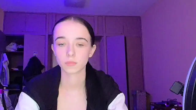 Emilia Light online show from 03/13/26, 07:24