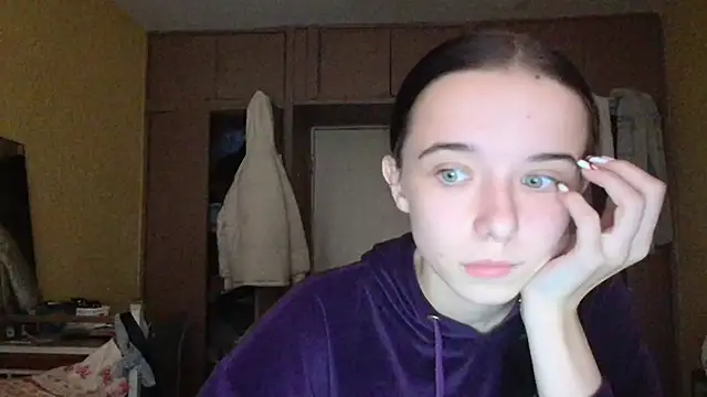 Emilia Light online show from 10/28/25, 12:04