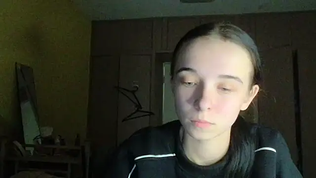 Snapshot of Emilia_Light chatting on 10/14/25, 06:52 Emilia Light online show from 10/14/25, 06:52