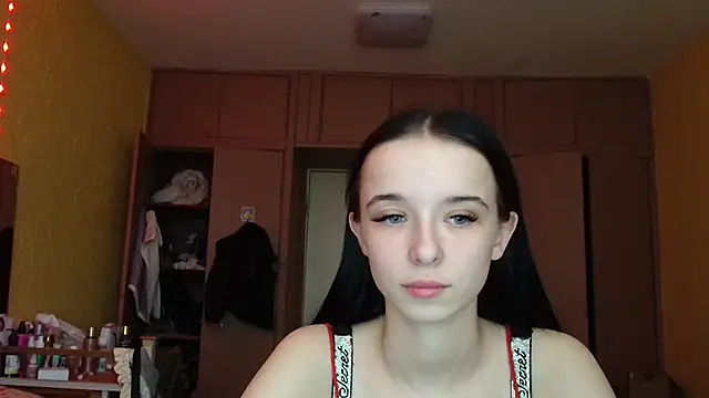 Emilia Light online show from 03/21/26, 09:36