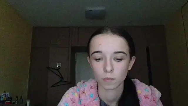 Snapshot of Emilia_Light chatting on 10/13/25, 06:26 Emilia Light online show from 10/13/25, 06:26