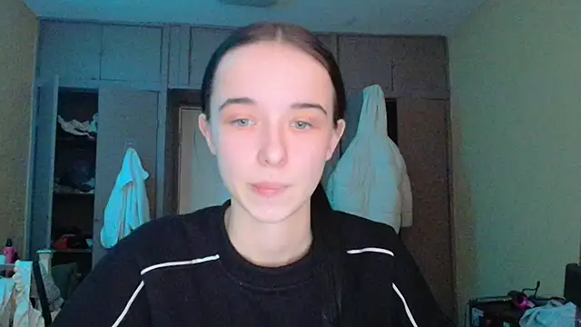 Emilia Light online show from 02/16/26, 08:24