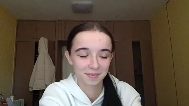 Emilia Light online show from 10/31/25, 08:44