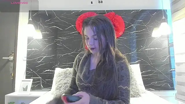 Snapshot of ZOE_LE chatting on 02/23/26, 11:44 ZOE LE online show from 02/23/26, 11:44