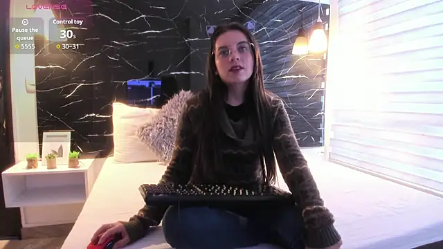 Snapshot of ZOE_LE chatting on 10/26/25, 11:54 ZOE LE online show from 10/26/25, 11:54