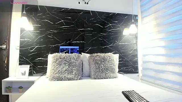 Snapshot of ZOE_LE chatting on 02/03/26, 11:37 ZOE LE online show from 02/03/26, 11:37