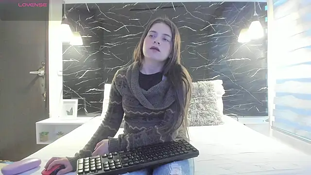 Snapshot of ZOE_LE chatting on 02/12/26, 11:43 ZOE LE online show from 02/12/26, 11:43