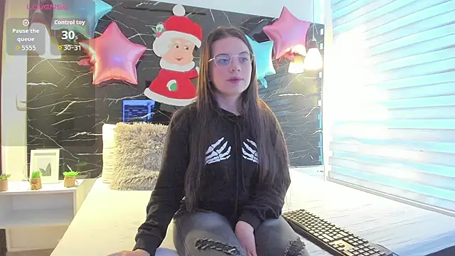 Snapshot of ZOE_LE chatting on 12/03/25, 11:42 ZOE LE online show from 12/03/25, 11:42