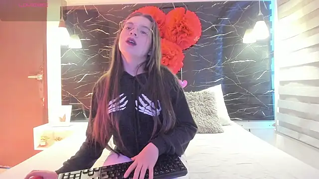 Snapshot of ZOE_LE chatting on 02/27/26, 11:43 ZOE LE online show from 02/27/26, 11:43