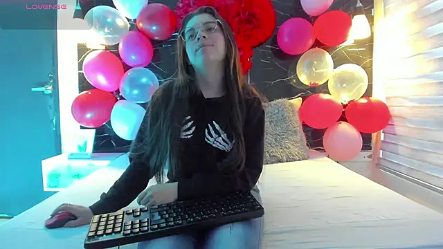 Snapshot of ZOE_LE chatting on 02/14/26, 11:54 ZOE LE online show from 02/14/26, 11:54