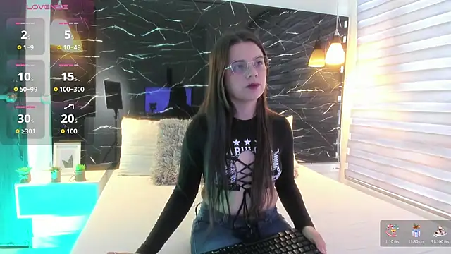 Snapshot of ZOE_LE chatting on 11/10/25, 11:37 ZOE LE online show from 11/10/25, 11:37