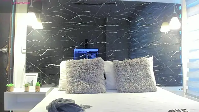 Snapshot of ZOE_LE chatting on 02/02/26, 11:42 ZOE LE online show from 02/02/26, 11:42