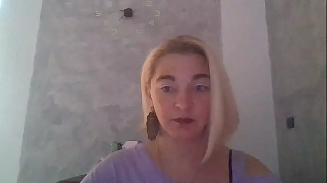 Snapshot of GoldenAngelMilf chatting on 09/30/25, 07:36 GoldenAngelMilf online show from 09/30/25, 07:36