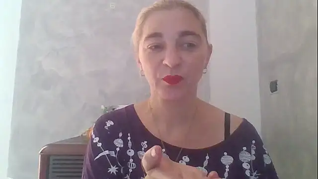 Snapshot of GoldenAngelMilf chatting on 10/02/25, 01:03 GoldenAngelMilf online show from 10/02/25, 01:03