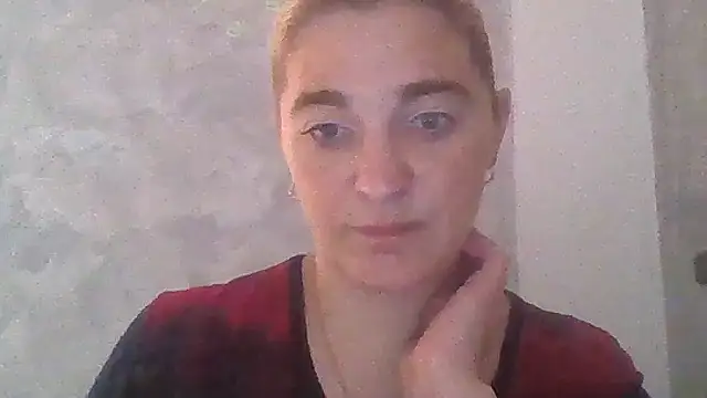 Snapshot of GoldenAngelMilf chatting on 10/07/25, 08:26 GoldenAngelMilf online show from 10/07/25, 08:26