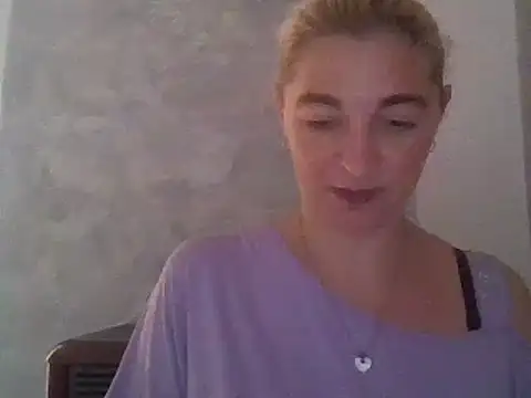 Snapshot of GoldenAngelMilf chatting on 09/29/25, 08:54 GoldenAngelMilf online show from 09/29/25, 08:54