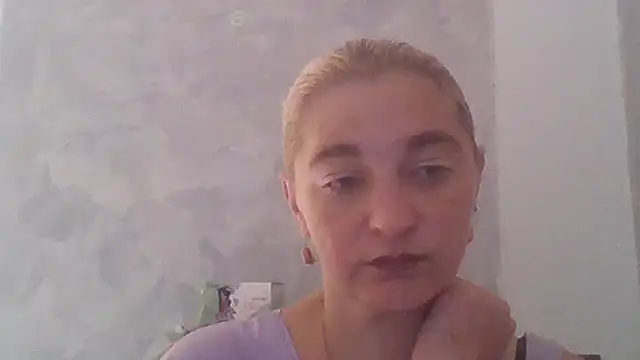 Snapshot of GoldenAngelMilf chatting on 09/26/25, 01:40 GoldenAngelMilf online show from 09/26/25, 01:40