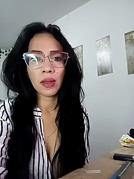 YaraDuartee online show from 11/07/25, 05:06