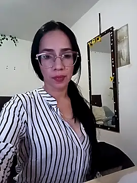 Snapshot of YaraDuartee chatting on 10/15/25, 11:46 YaraDuartee online show from 10/15/25, 11:46
