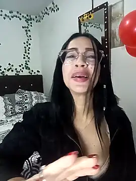 Snapshot of YaraDuartee chatting on 02/19/26, 01:24 YaraDuartee online show from 02/19/26, 01:24