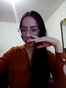 Snapshot of YaraDuartee chatting on 10/10/25, 10:54 YaraDuartee online show from 10/10/25, 10:54