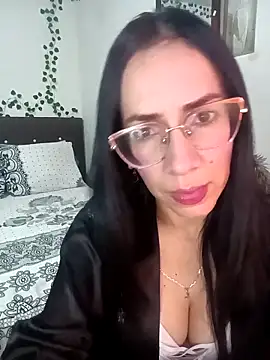 Snapshot of YaraDuartee chatting on 03/06/26, 12:05 YaraDuartee online show from 03/06/26, 12:05