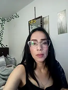 Snapshot of YaraDuartee chatting on 01/17/26, 11:41 YaraDuartee online show from 01/17/26, 11:41