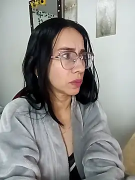 YaraDuartee online show from 12/13/25, 08:04