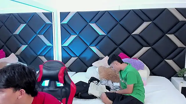 Spaceboys18 online show from 11/15/25, 10:14