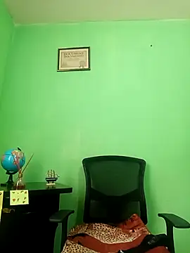 Snapshot of VANESSA__01 chatting on 10/30/25, 02:04 VANESSA 01 online show from 10/30/25, 02:04