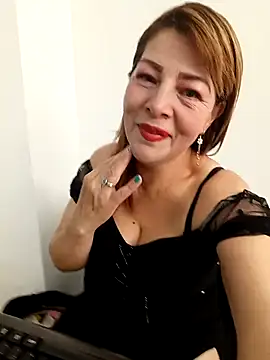 Snapshot of VANESSA__01 chatting on 11/13/25, 12:31 VANESSA 01 online show from 11/13/25, 12:31