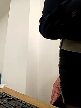 Snapshot of VANESSA__01 chatting on 12/05/25, 12:26 VANESSA 01 online show from 12/05/25, 12:26