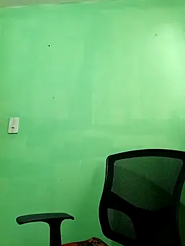 Snapshot of VANESSA__01 chatting on 11/30/25, 03:57 VANESSA 01 online show from 11/30/25, 03:57