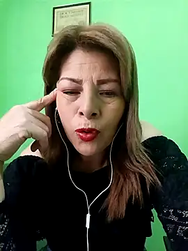 Snapshot of VANESSA__01 chatting on 10/14/25, 01:34 VANESSA 01 online show from 10/14/25, 01:34